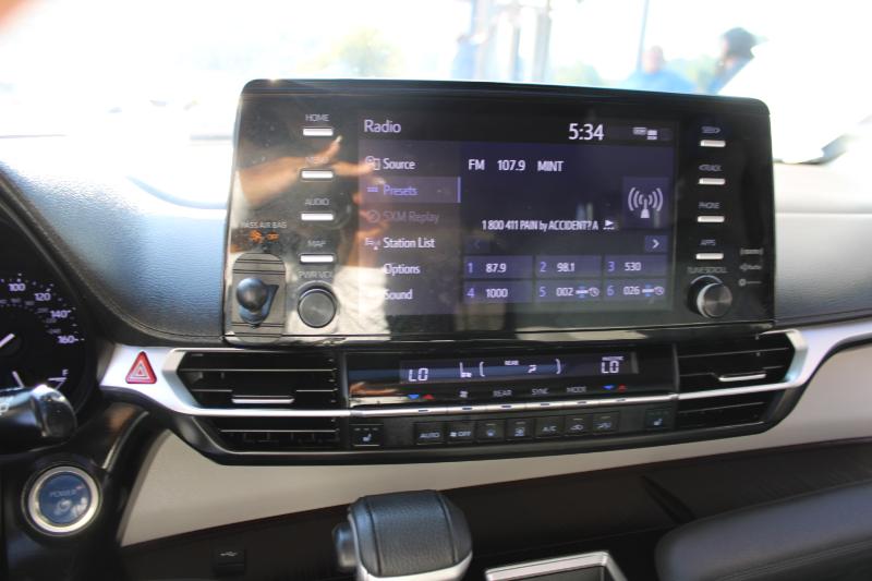 Toyota Sienna XLE FWD 7-Passenger (Natl) 2022