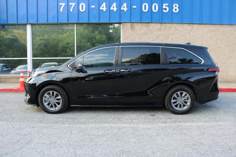 Toyota Sienna XLE FWD 7-Passenger (Natl) 2022