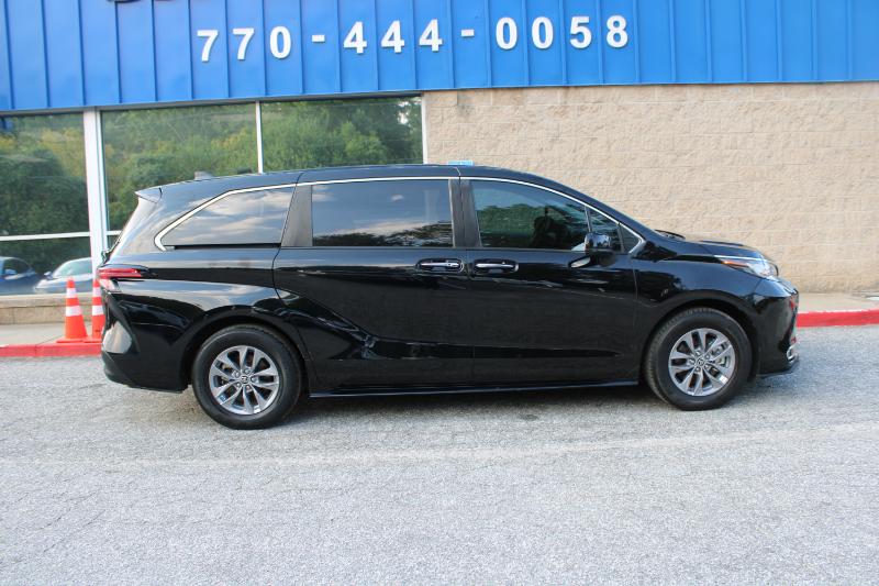 Toyota Sienna XLE FWD 7-Passenger (Natl) 2022