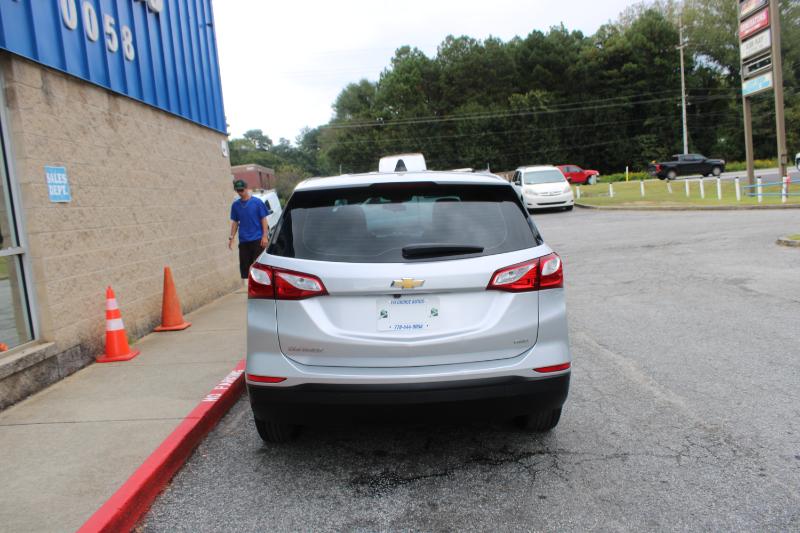 2021 Chevrolet Equinox LS photo 3