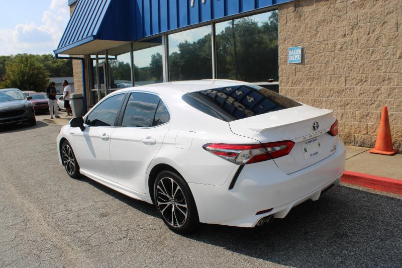 2018 Toyota Camry Hybrid LE photo 3