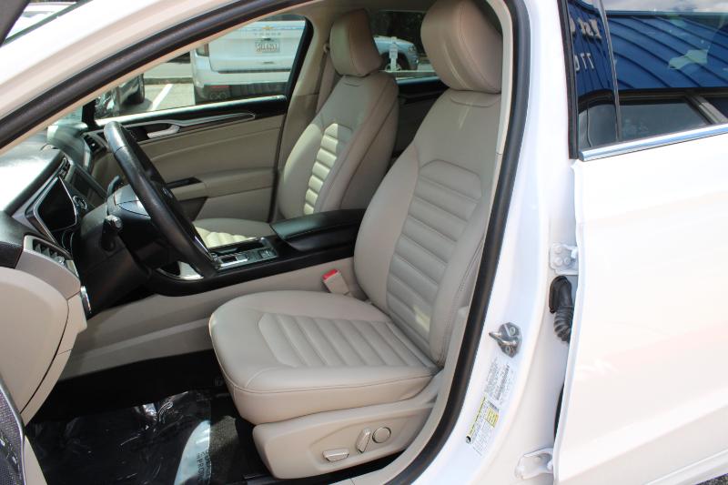 2020 Ford Fusion Hybrid SEL photo 9