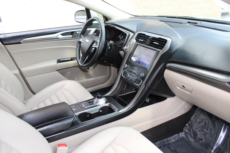 2020 Ford Fusion Hybrid SEL photo 16
