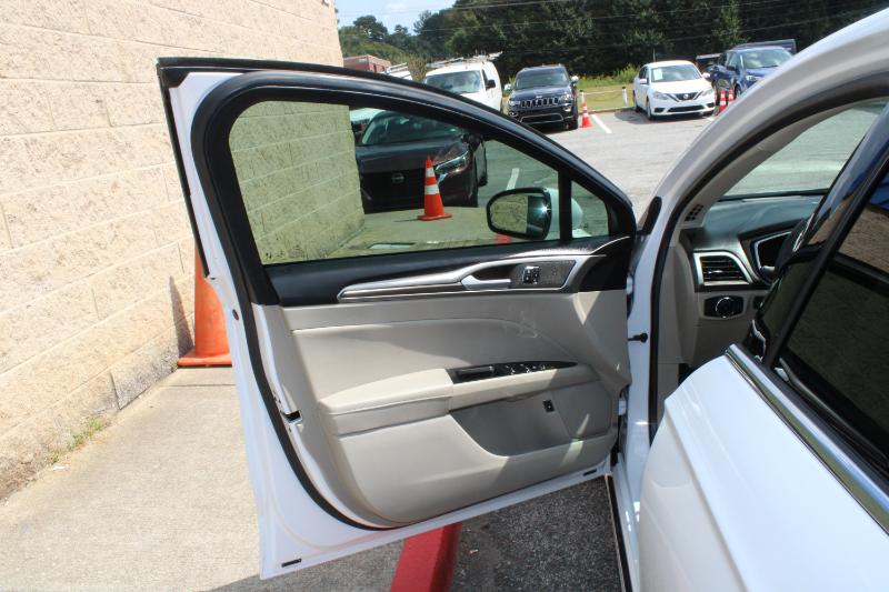 2020 Ford Fusion Hybrid SEL photo 17