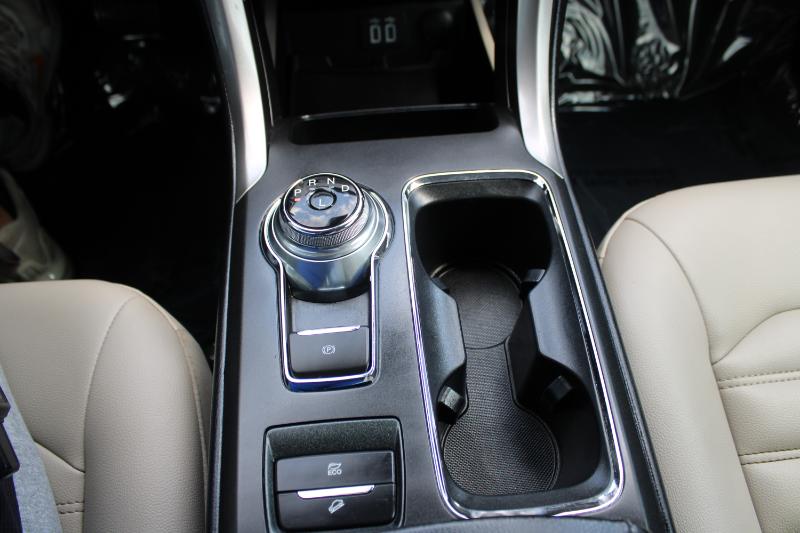 2020 Ford Fusion Hybrid SEL photo 22