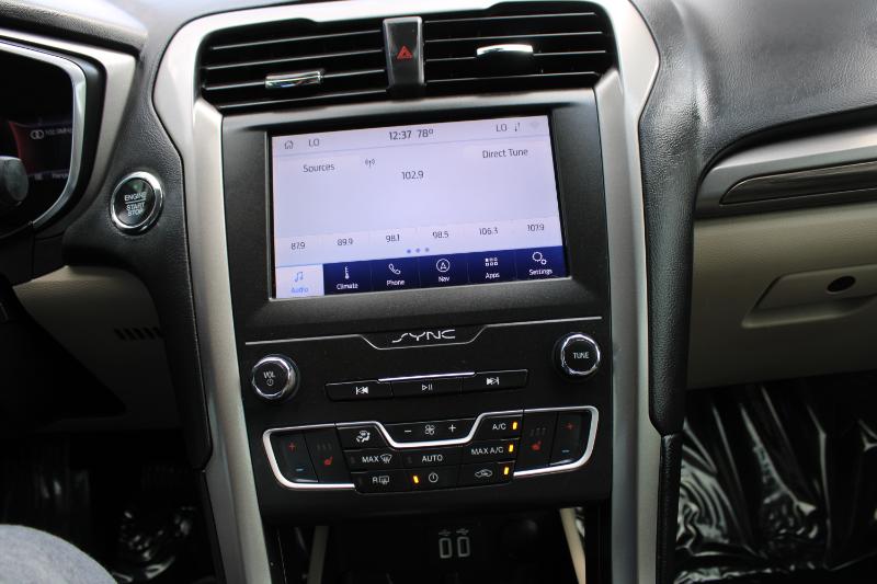 2020 Ford Fusion Hybrid SEL photo 23
