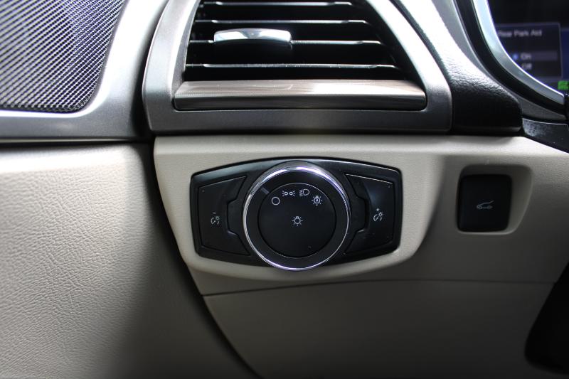 2020 Ford Fusion Hybrid SEL photo 25