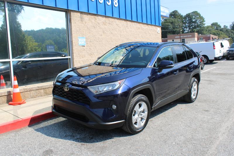 2021 Toyota RAV4 XLE photo 2