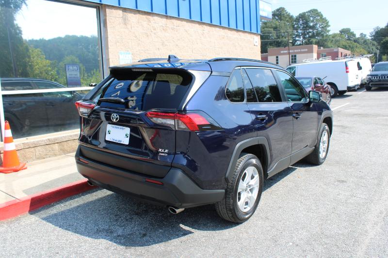 2021 Toyota RAV4 XLE photo 3