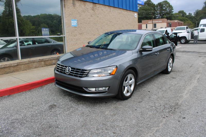 2015 Volkswagen Passat S photo 2