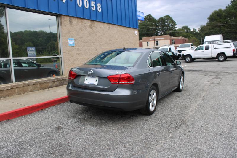 2015 Volkswagen Passat S photo 3