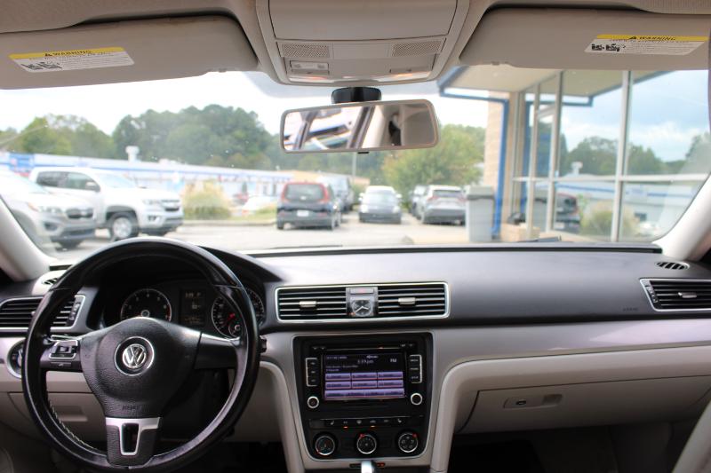 2015 Volkswagen Passat S photo 8