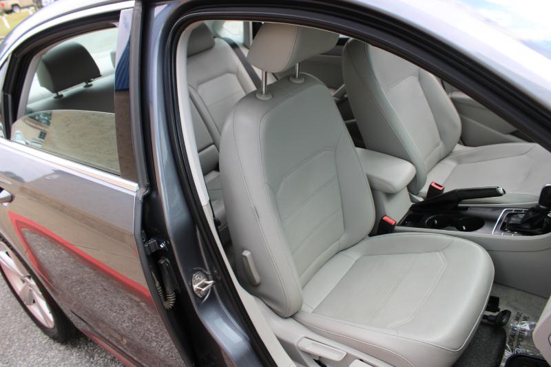 2015 Volkswagen Passat S photo 10