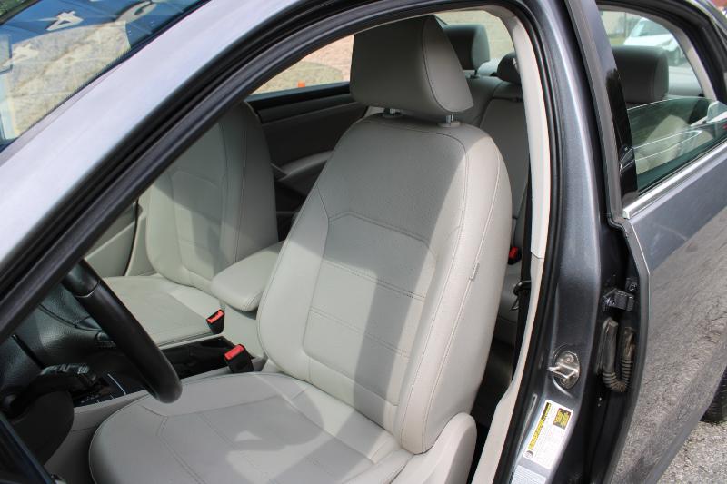2015 Volkswagen Passat S photo 11