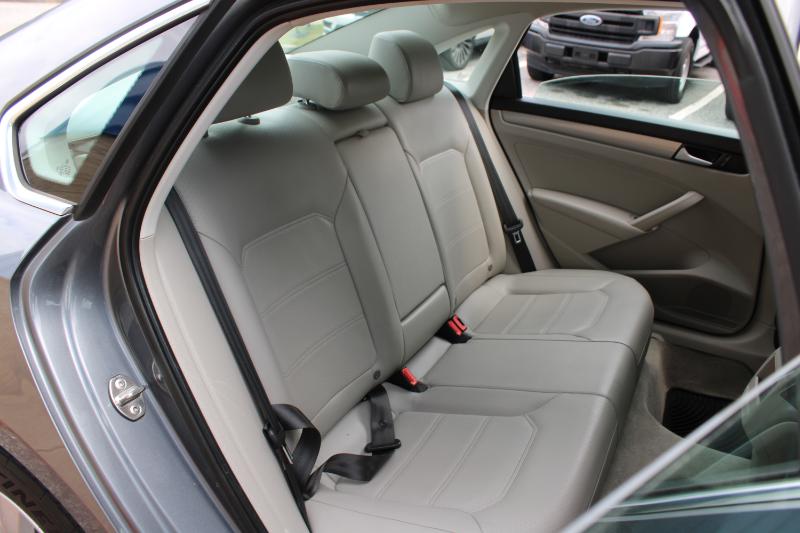 2015 Volkswagen Passat S photo 12