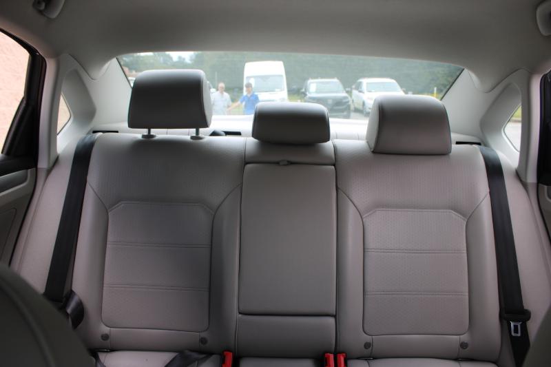 2015 Volkswagen Passat S photo 14