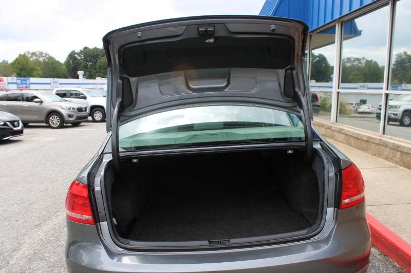 2015 Volkswagen Passat S photo 15