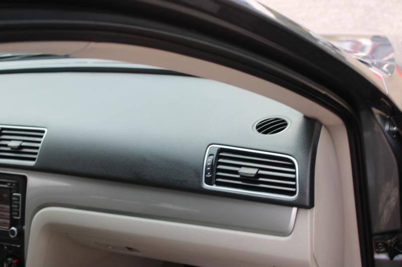 2015 Volkswagen Passat S photo 17
