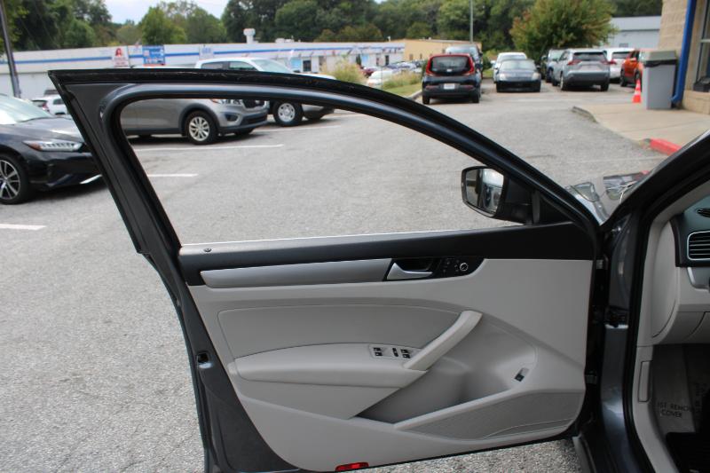2015 Volkswagen Passat S photo 18