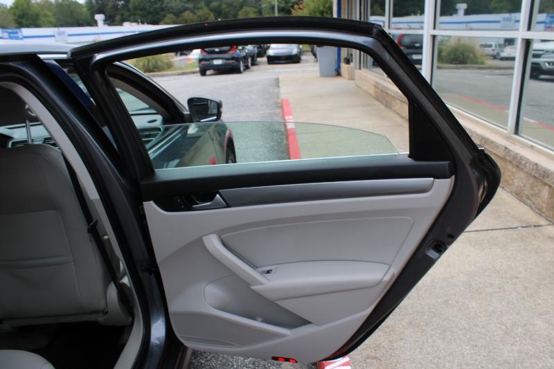 2015 Volkswagen Passat S photo 20
