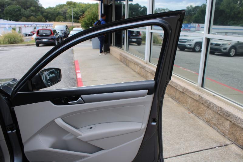 2015 Volkswagen Passat S photo 21