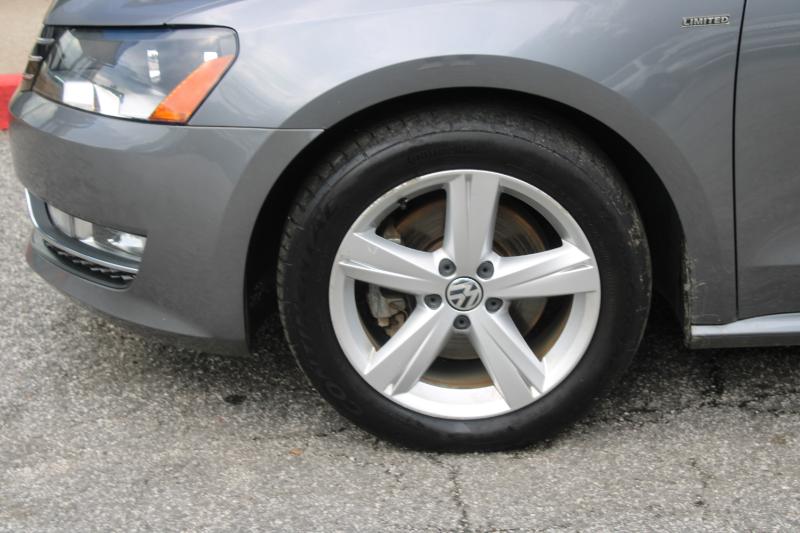 2015 Volkswagen Passat S photo 22
