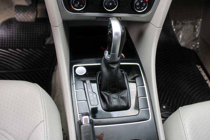 2015 Volkswagen Passat S photo 23