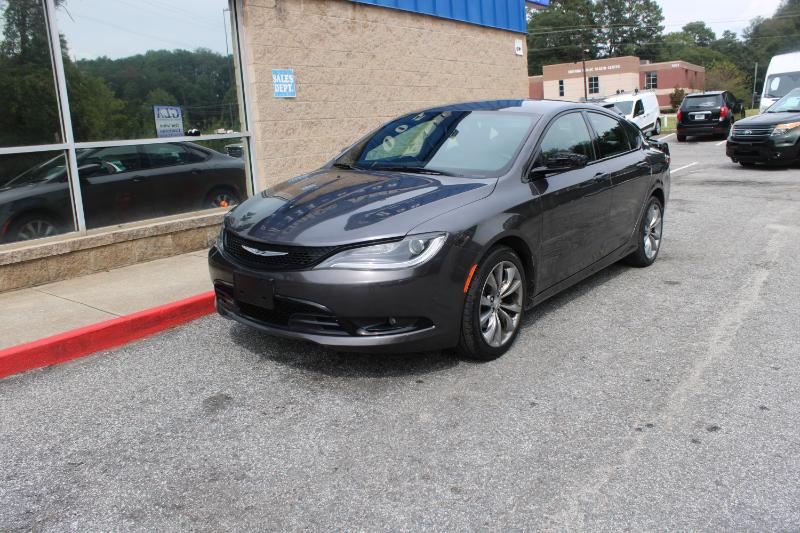2016 Chrysler 200 S photo 2