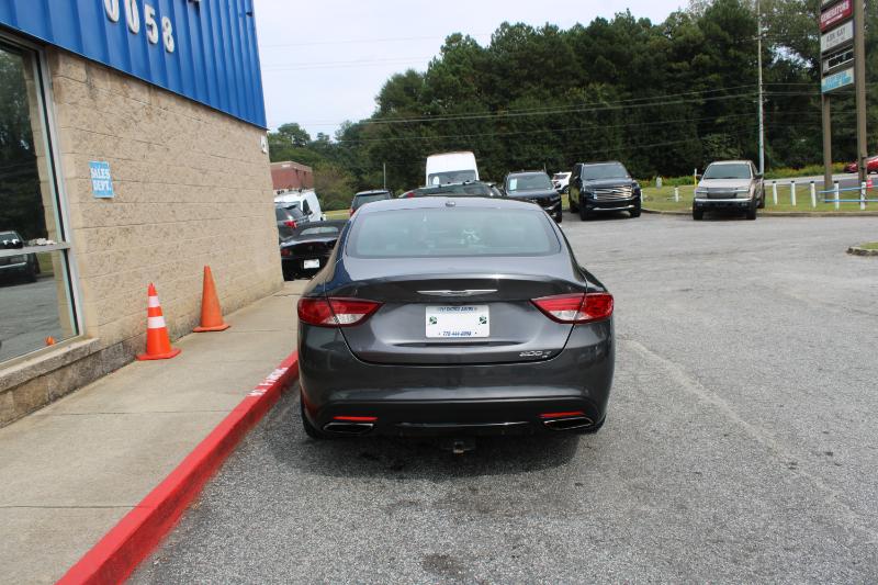 2016 Chrysler 200 S photo 4