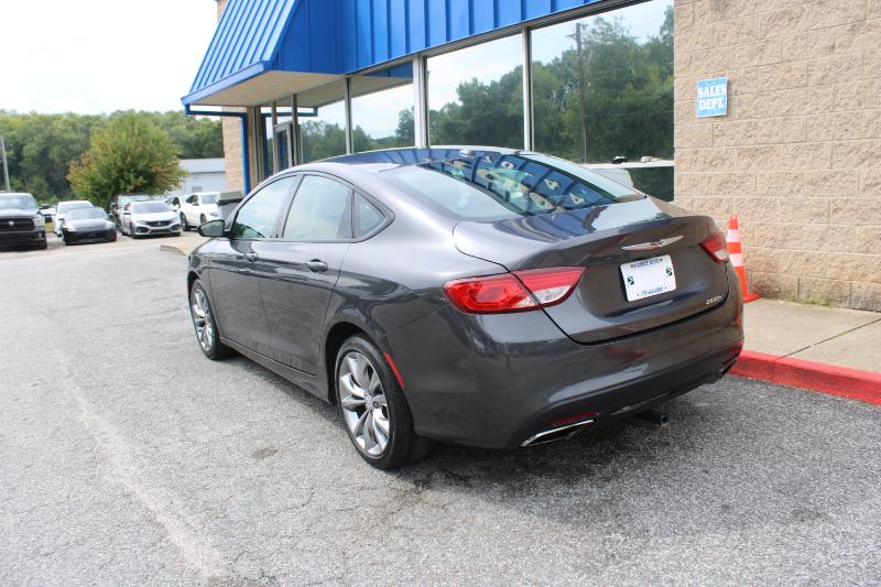 2016 Chrysler 200 S photo 5