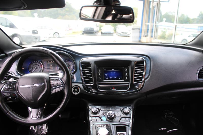 2016 Chrysler 200 S photo 8