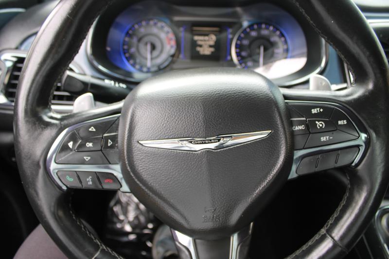 2016 Chrysler 200 S photo 9
