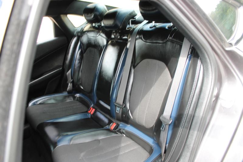 2016 Chrysler 200 S photo 13