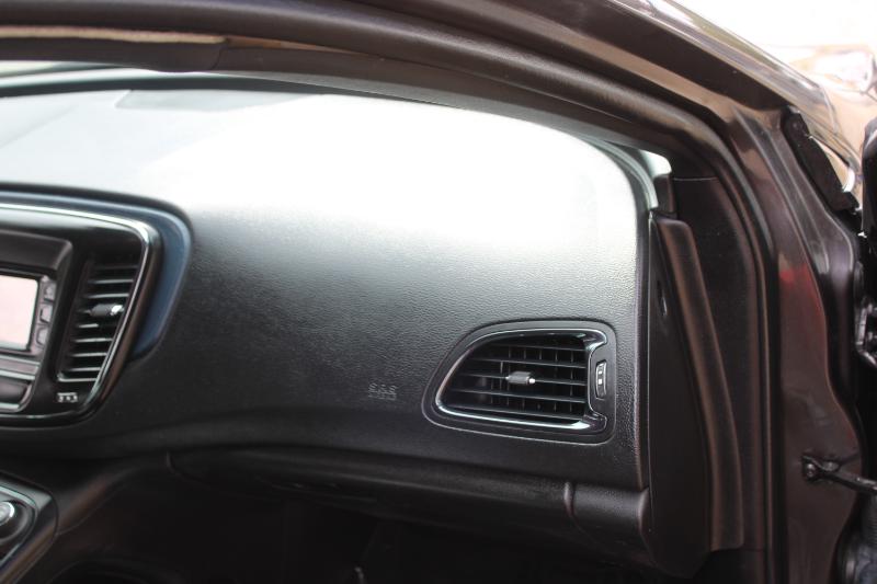 2016 Chrysler 200 S photo 15