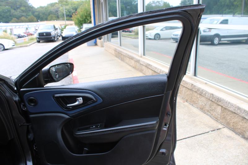 2016 Chrysler 200 S photo 19