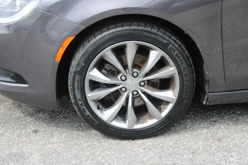 2016 Chrysler 200 S photo 20