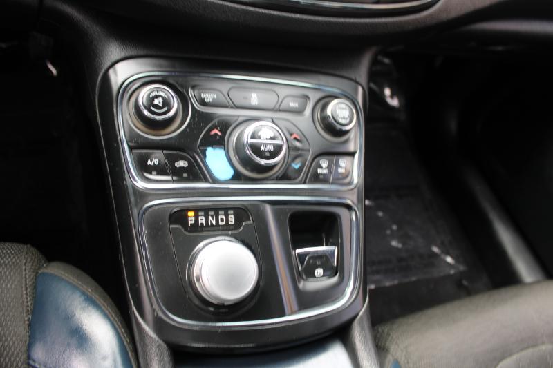 2016 Chrysler 200 S photo 22