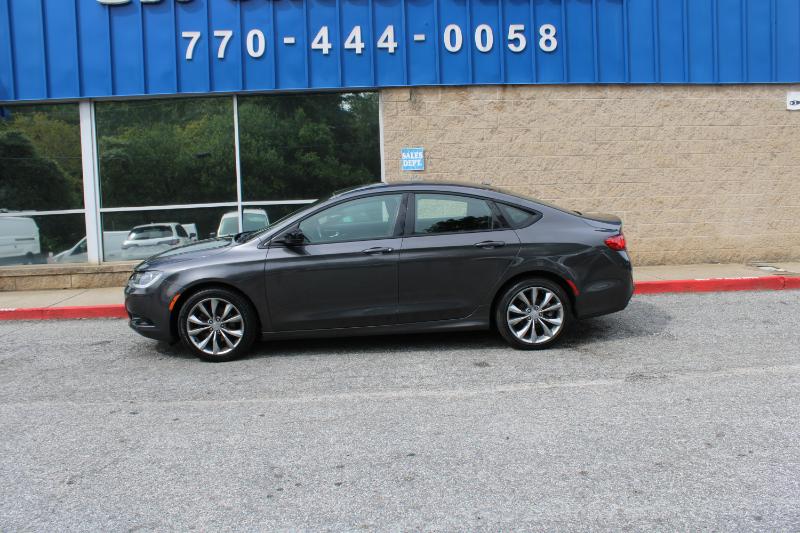 2016 Chrysler 200 S photo 25