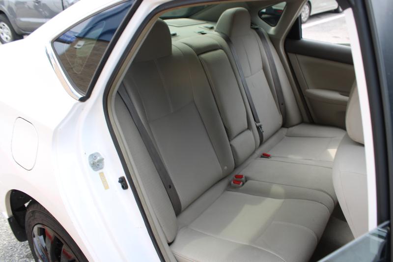 Nissan Sentra 4dr Sdn I4 CVT S 2013