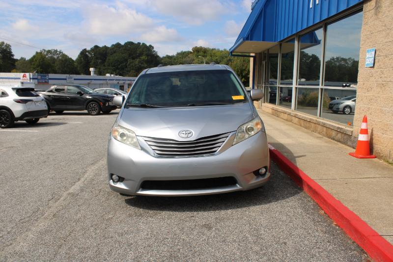 Toyota Sienna 5dr 8-Pass Van XLE Premium FWD (Natl) 2016