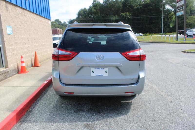 2016 Toyota Sienna XLE Premium photo 4