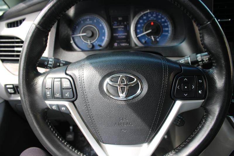 Toyota Sienna 5dr 8-Pass Van XLE Premium FWD (Natl) 2016