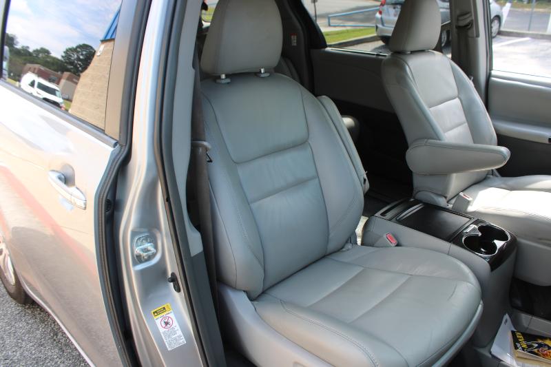 Toyota Sienna 5dr 8-Pass Van XLE Premium FWD (Natl) 2016