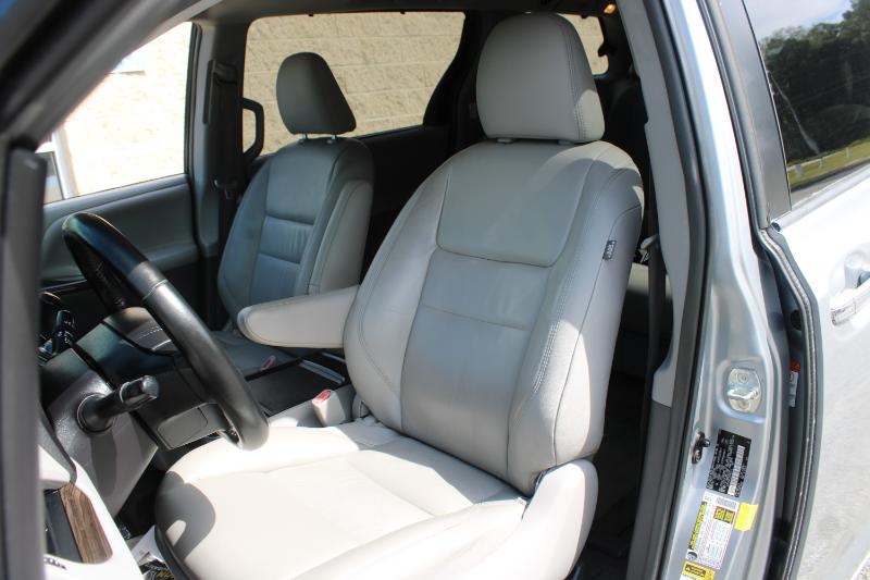 Toyota Sienna 5dr 8-Pass Van XLE Premium FWD (Natl) 2016