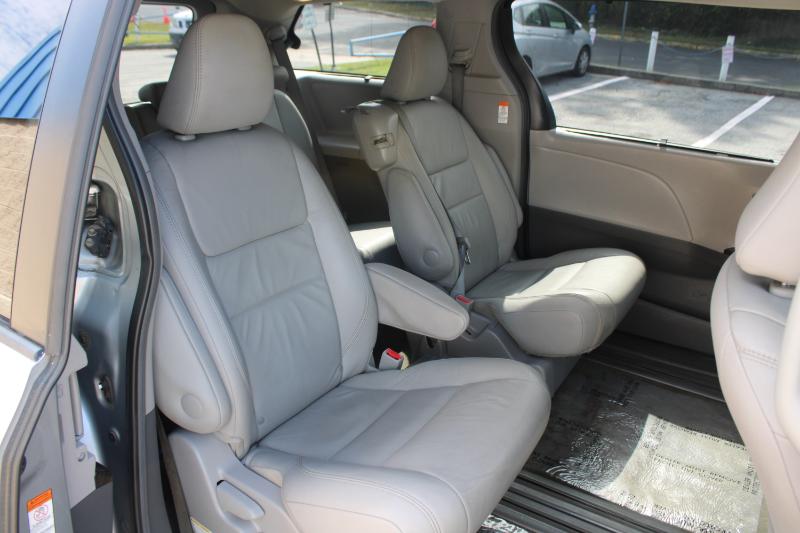 Toyota Sienna 5dr 8-Pass Van XLE Premium FWD (Natl) 2016