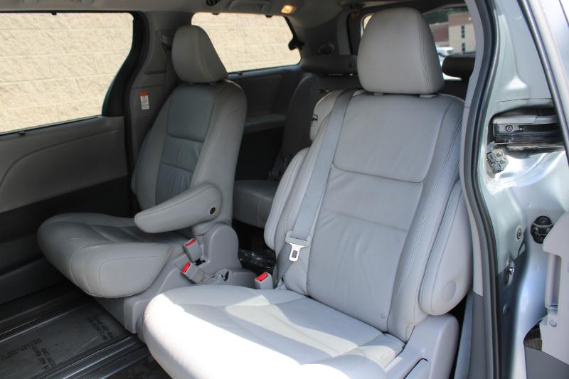 Toyota Sienna 5dr 8-Pass Van XLE Premium FWD (Natl) 2016