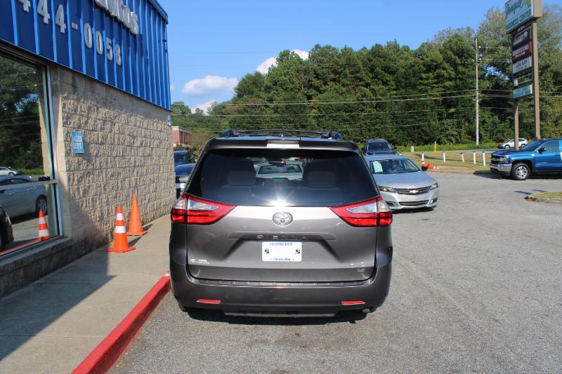 Toyota Sienna LE FWD 8-Passenger (Natl) 2018