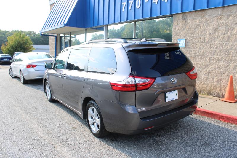 Toyota Sienna LE FWD 8-Passenger (Natl) 2018