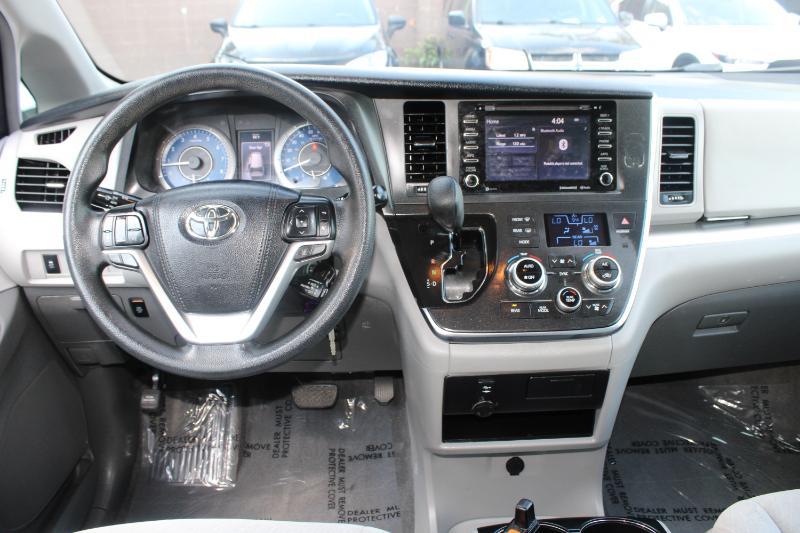 Toyota Sienna LE FWD 8-Passenger (Natl) 2018