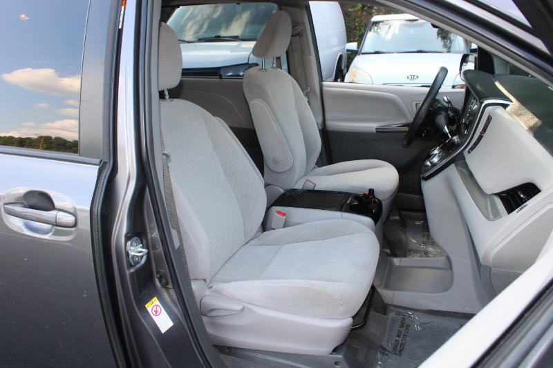 Toyota Sienna LE FWD 8-Passenger (Natl) 2018